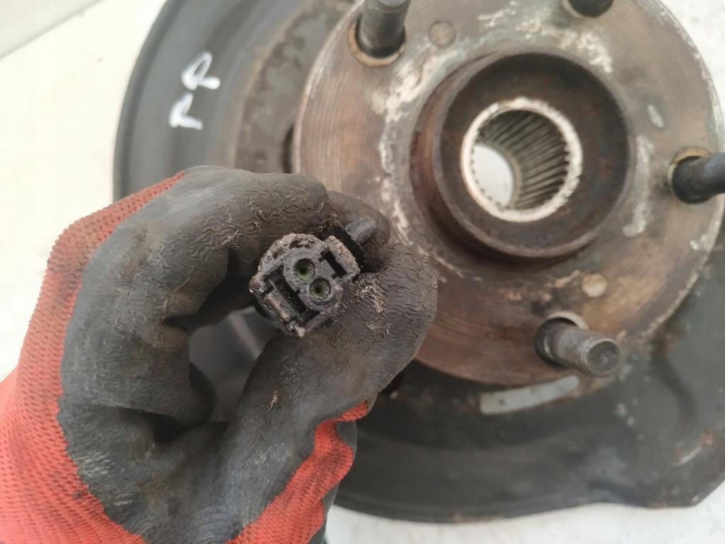 фото №4, Поворотный кулак ступица правый перед toyota auris i d4d