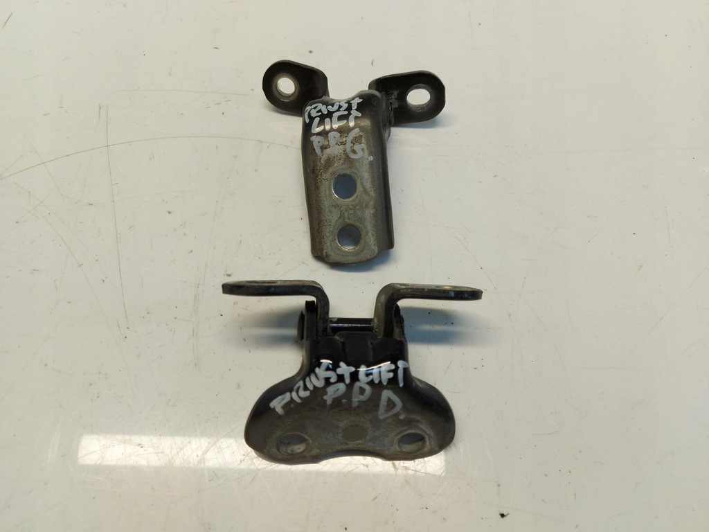 фото №1, Toyota prius + петли дверь перед правый