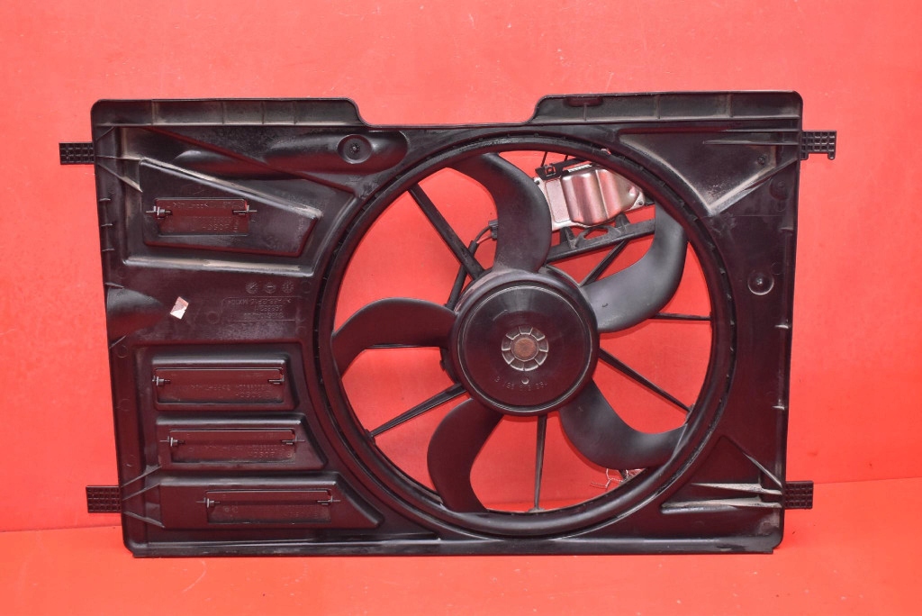 Купити Вентилятор 8v61-8c607-r 1137328567 ford focus mk3 2.0 tdci 140 km 11-15