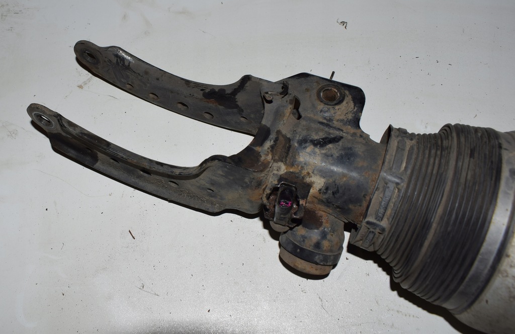 фото №5, Audi q7 i 4l амортизатор передний перед левый 7l8616039a