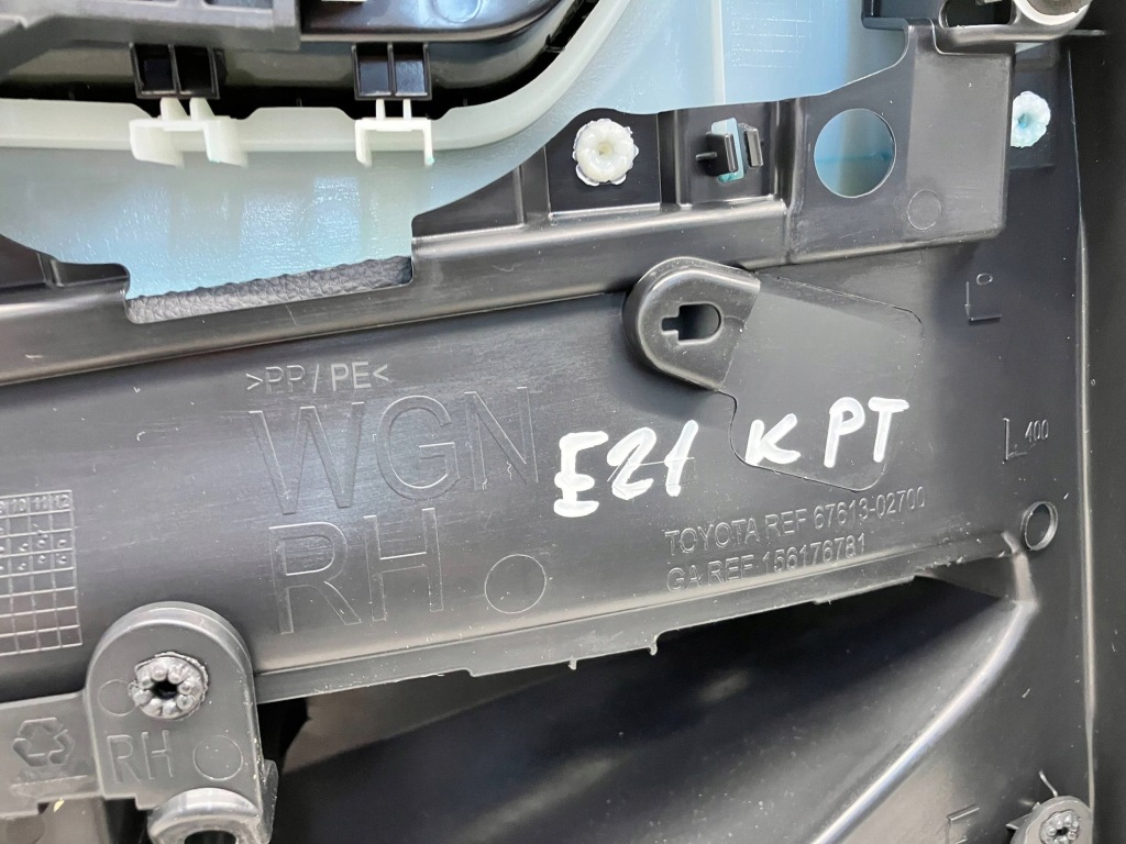 фото №12, Corolla e21 kombi обшивка оббивка двері задніх правий задня тканинний