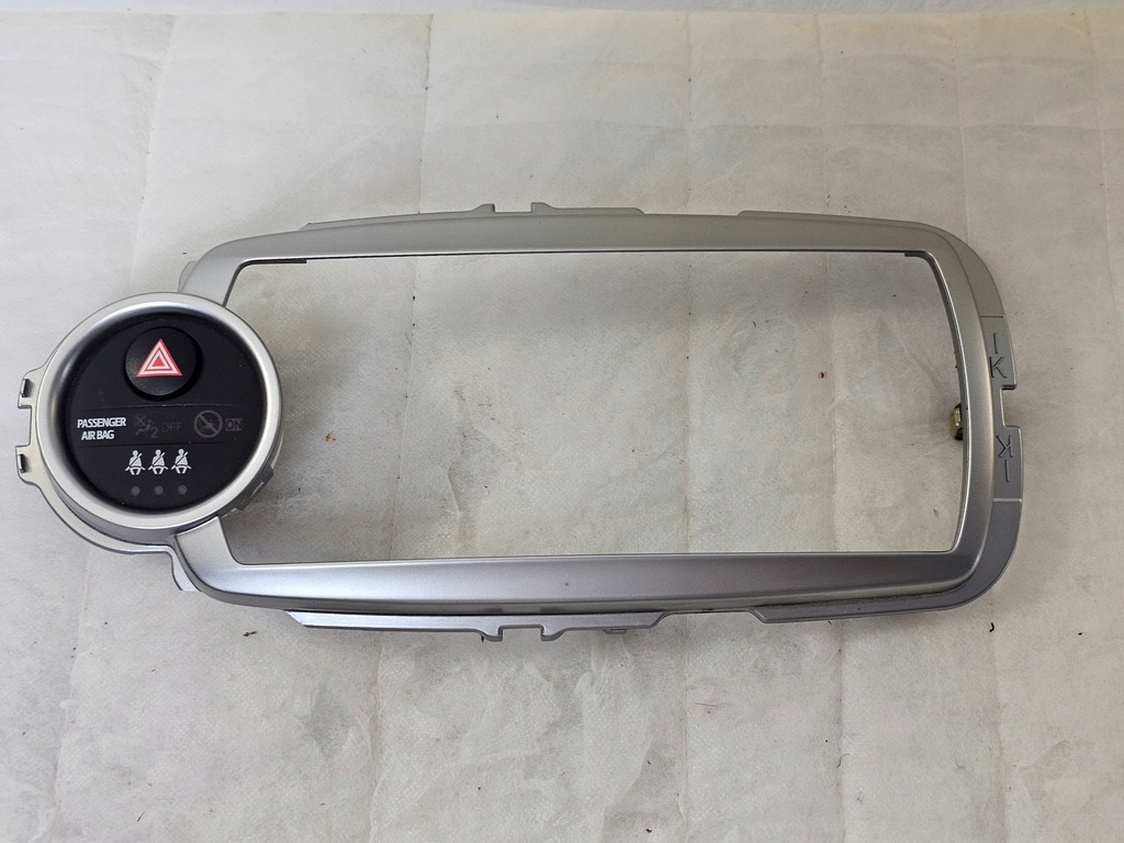 фото №1, Dekor рамка радио переключатель toyota yaris iii