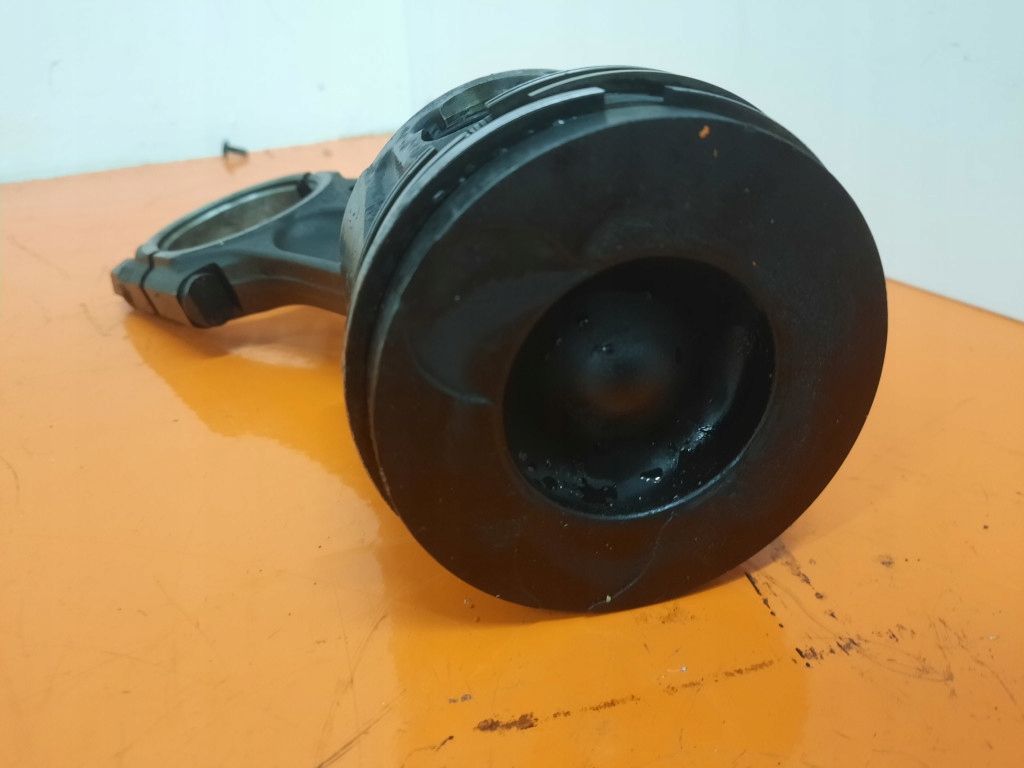 фото №4, Volvo v50 03-11 поршень с шатун 085190 d4204t