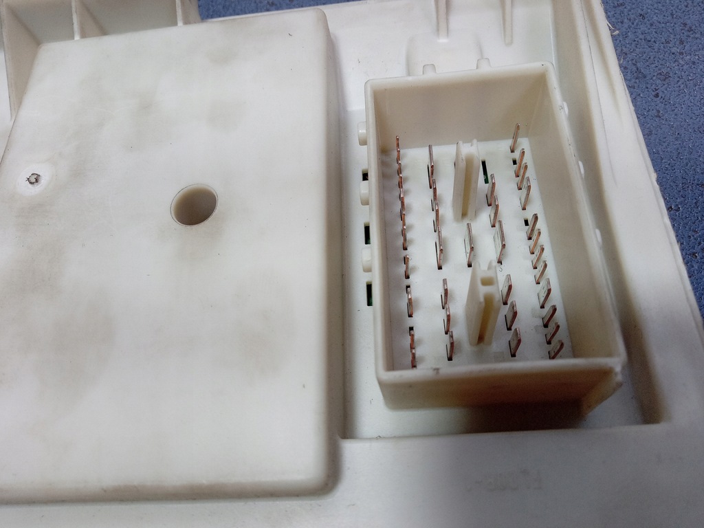 фото №4, Ford c-max mk1 2.0 tdci коробка запобіжників