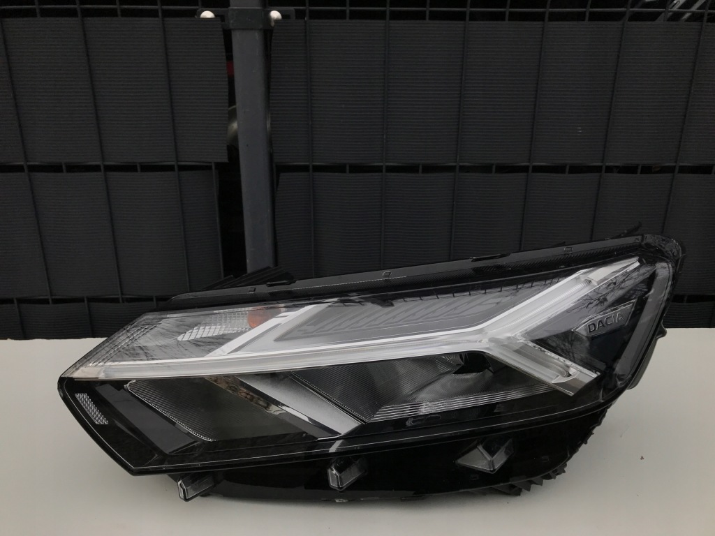 фото №1, Dacia sandero 3 iii ліва лампа перед led 2021-