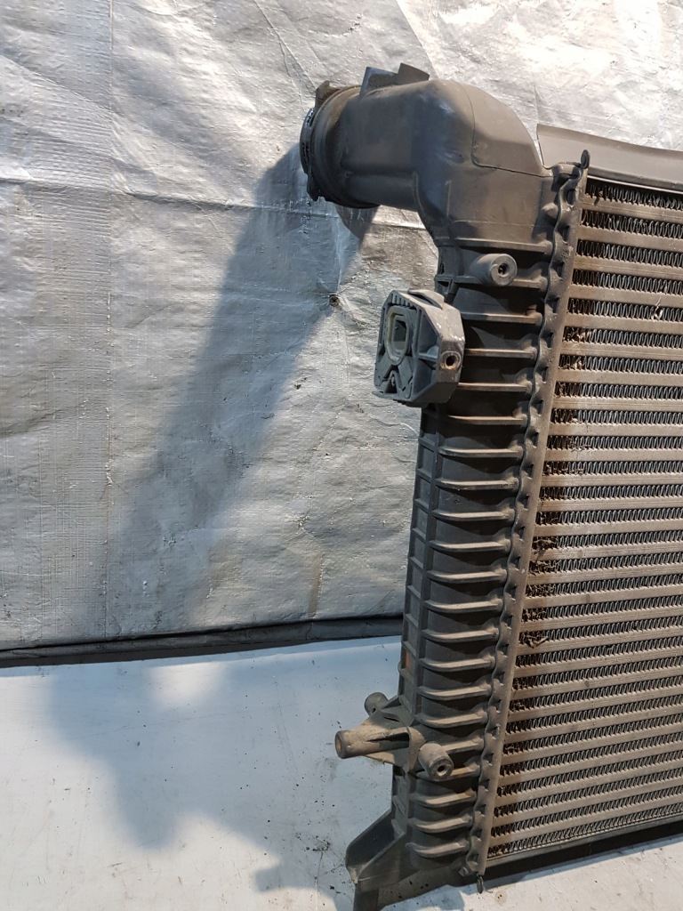 Радиатор интеркулер 3c0145803e vw passat b6 2.0 tdi Недорого