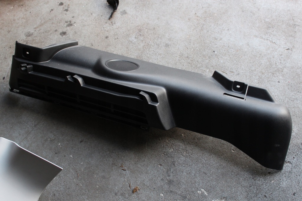 фото №1, Citroen berlingo ii partner lift кронштейн полка багажника левый задняя защита