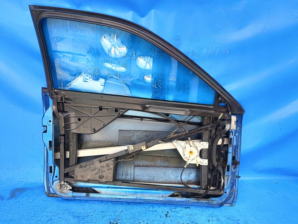 Дверь левое перед передние audi a3 8l 96-03r. 3d niebieskie Недорого