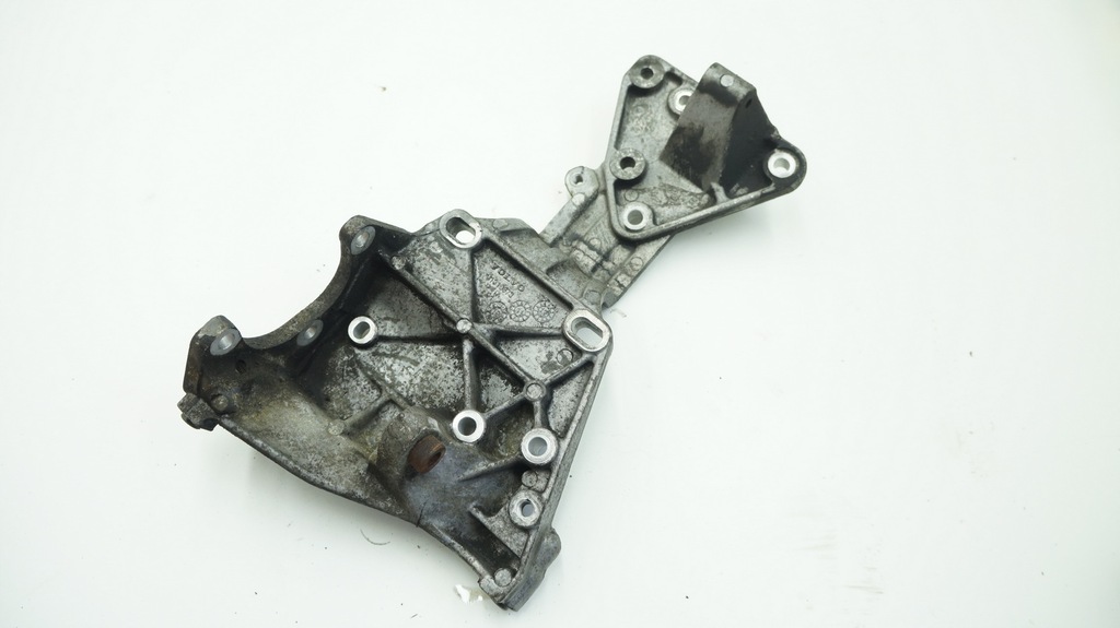 фото №1, Volvo xc60 s80 v70 iii кронштейн кронштейн генератора