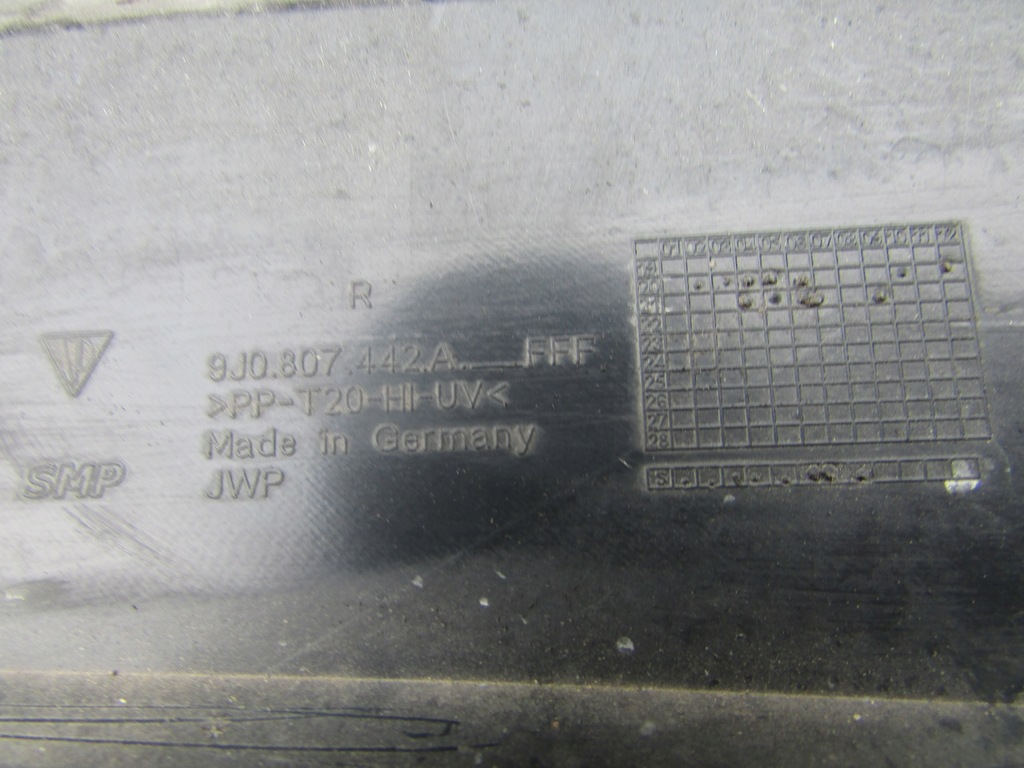 фото №11, Porsche taycan спойлер дифузор бампера задня 9j0807568b