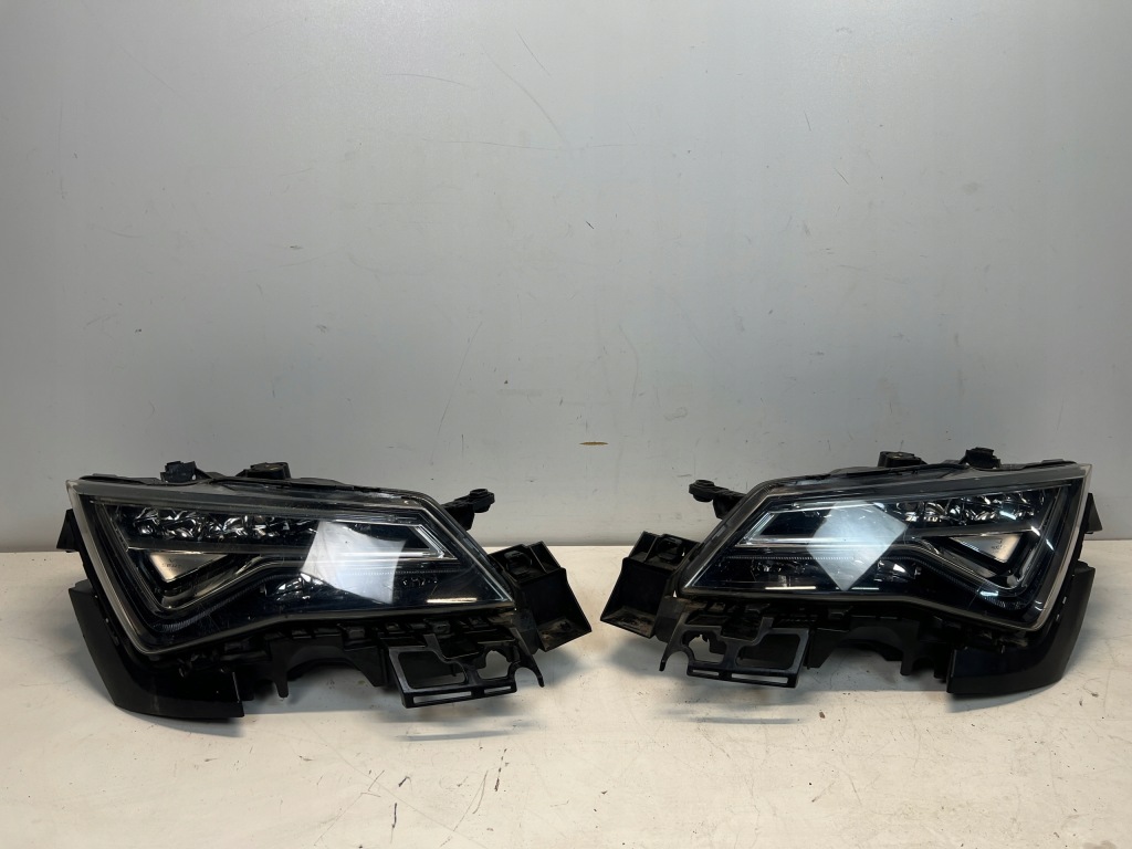 Купити Seat ateca лампа права ліва передня full led +напрямна 576941008b