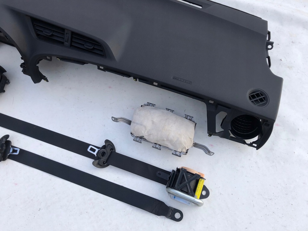 фото №8, Toyota yaris 3 iii приборная панель приборная панель консоль подушки безопасности