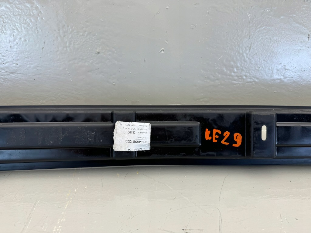 Mercedes gl 1 1 x164 06-12r накладка  порога  стойка правая правый  a1646981230 Цена