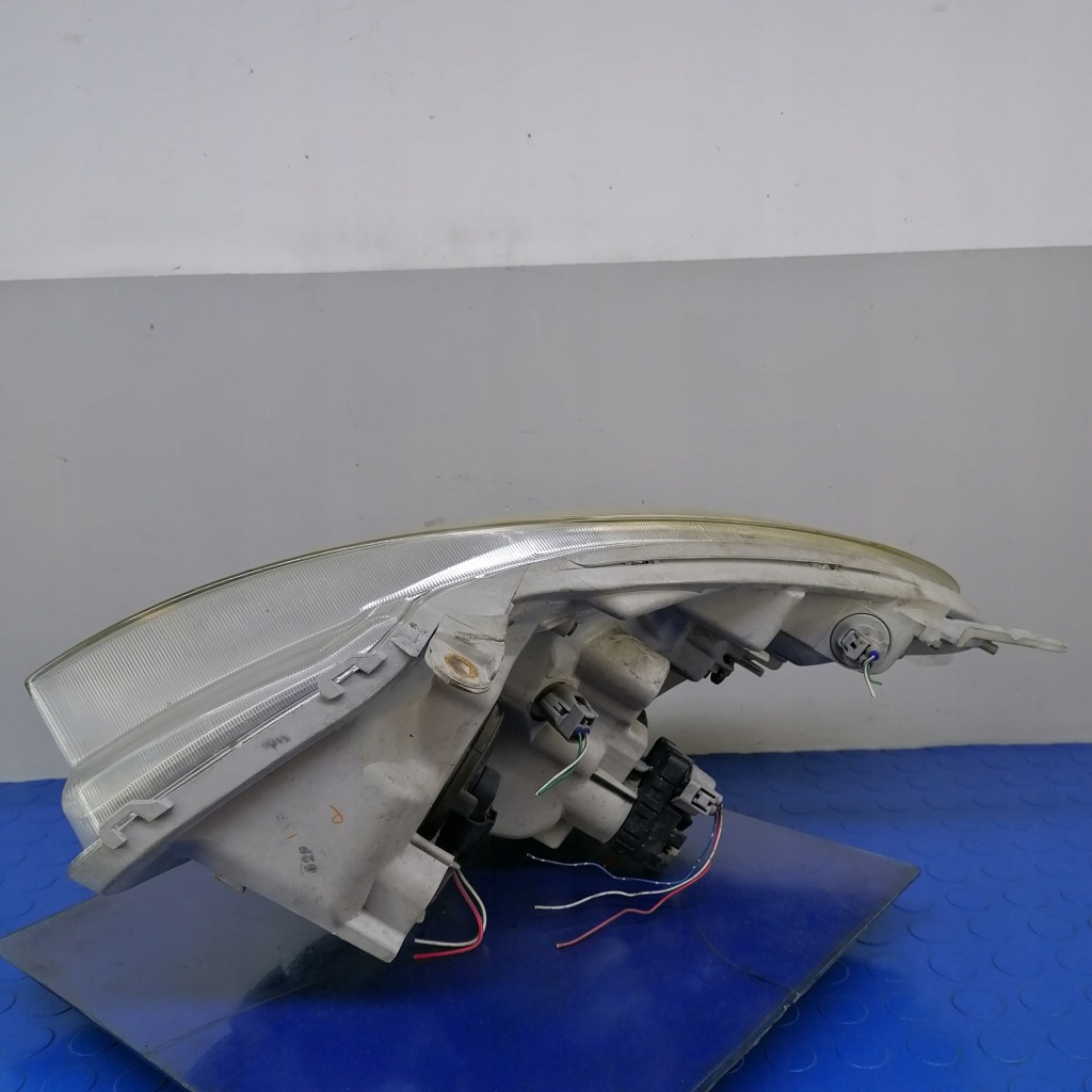 фото №2, Toyota corolla verso фара правый перед eu