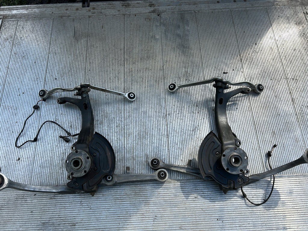 фото №1, Поворотный кулак левая правая перед audi a6 c5 allroad комплект