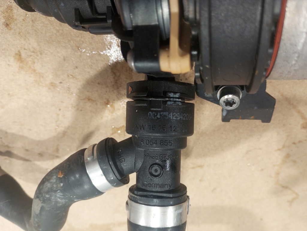 Купить Bmw m3 g80 шланг пабтрубок  дополнительная насос воды 8096447 8096446 5a30246