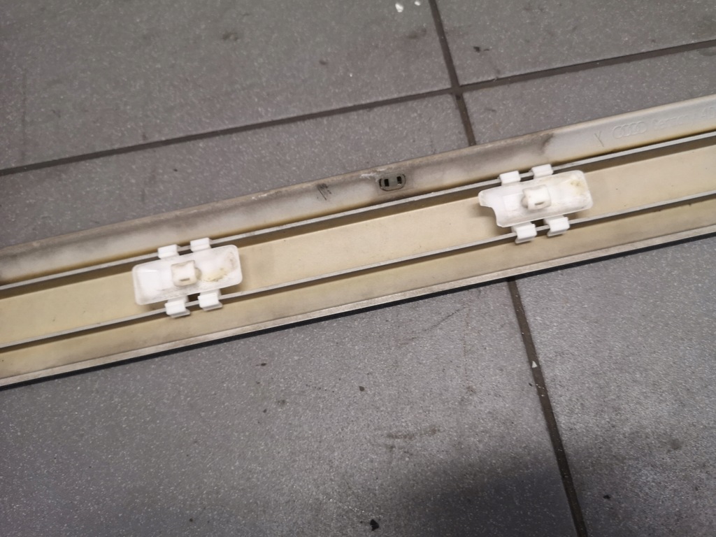 фото №12, Молдинг двері правий задня сіра audi a8 d2 4d0853962