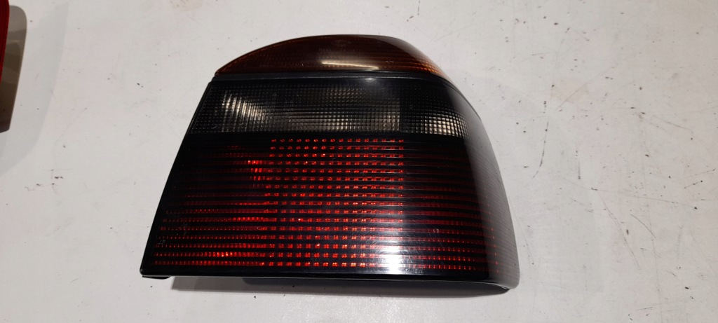 Купить Фара задняя левая golf 3 1h6945112b