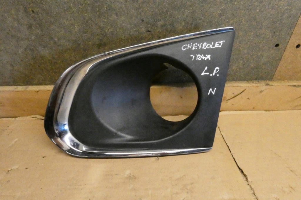 фото №1, Chevrolet trax ii 2017- lift ліва решітка na протитуманна фара перед 95015921