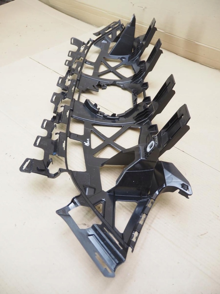 Mercedes eqe каркас решітка радіатора решітка  бампера перед передня 2958880600 в Україні