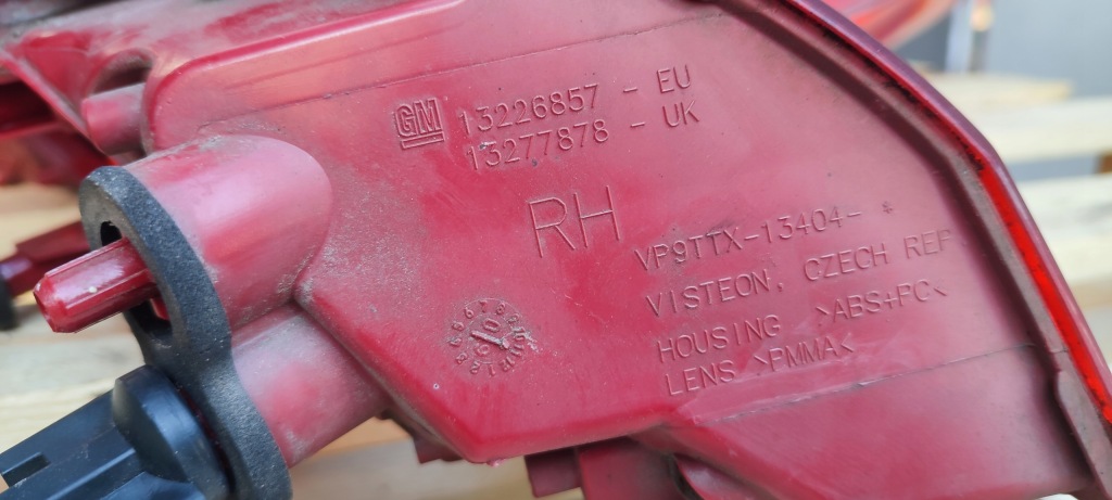 Лампа правый задний  правая задняя w крышка opel insignia a kombi европа 13226857 Оригинал