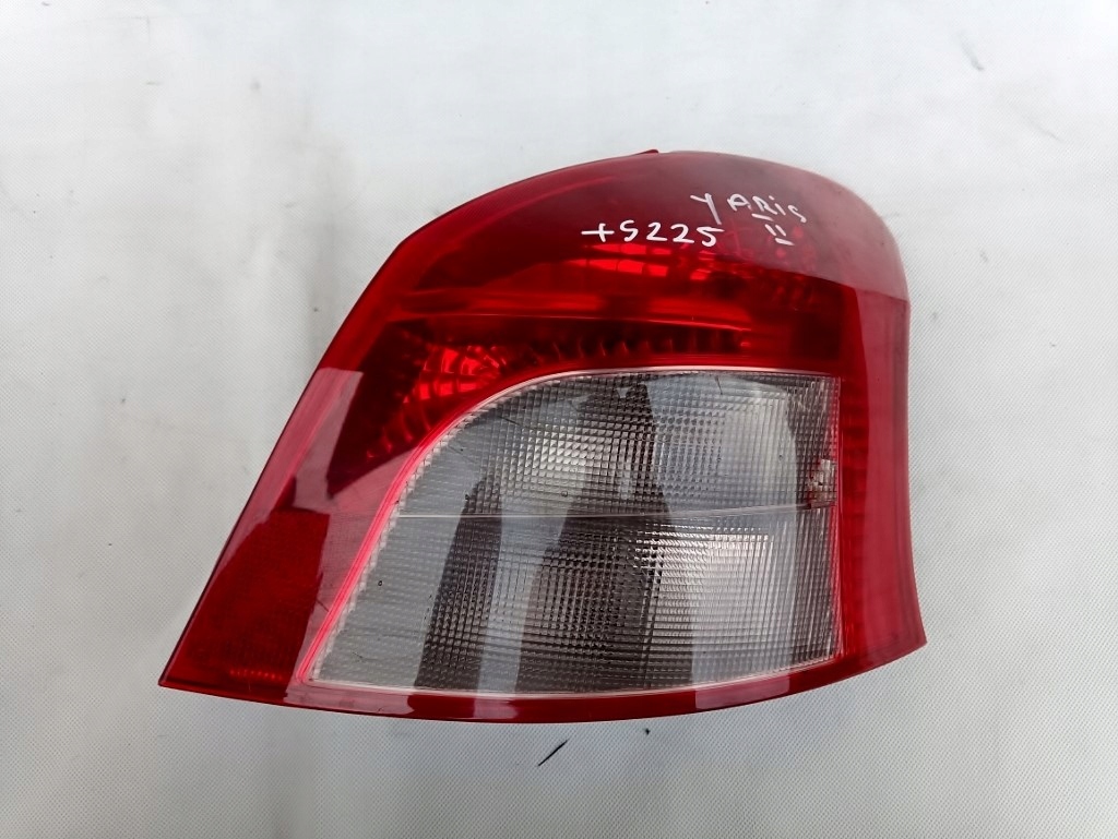 фото №1, Yaris ii hb лампа комплектна права 05-2009 europa