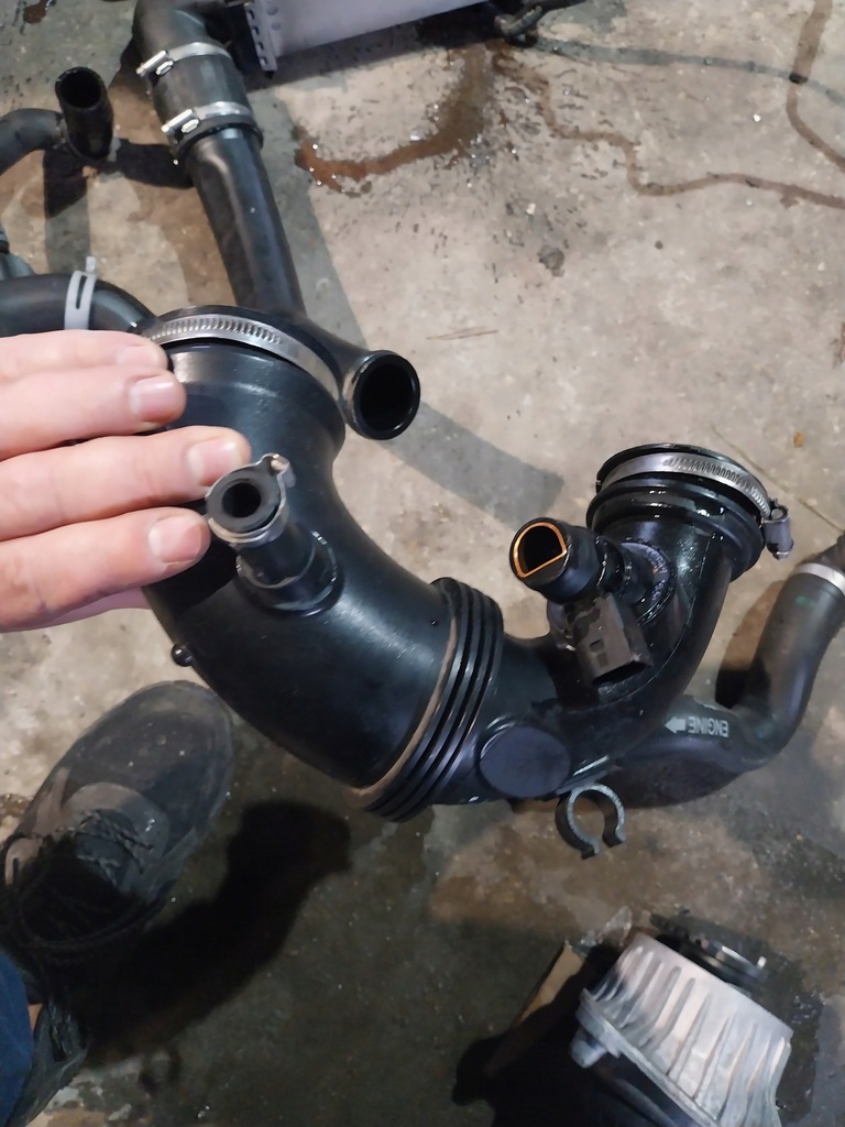 фото №1, Mercedes w205 2.0 cgi 274920 труба турбіни повітря шланг інтеркулер