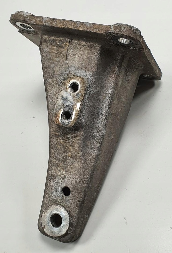 фото №2, Кронштейн двигателя правая aston martin rapide ad437m125db