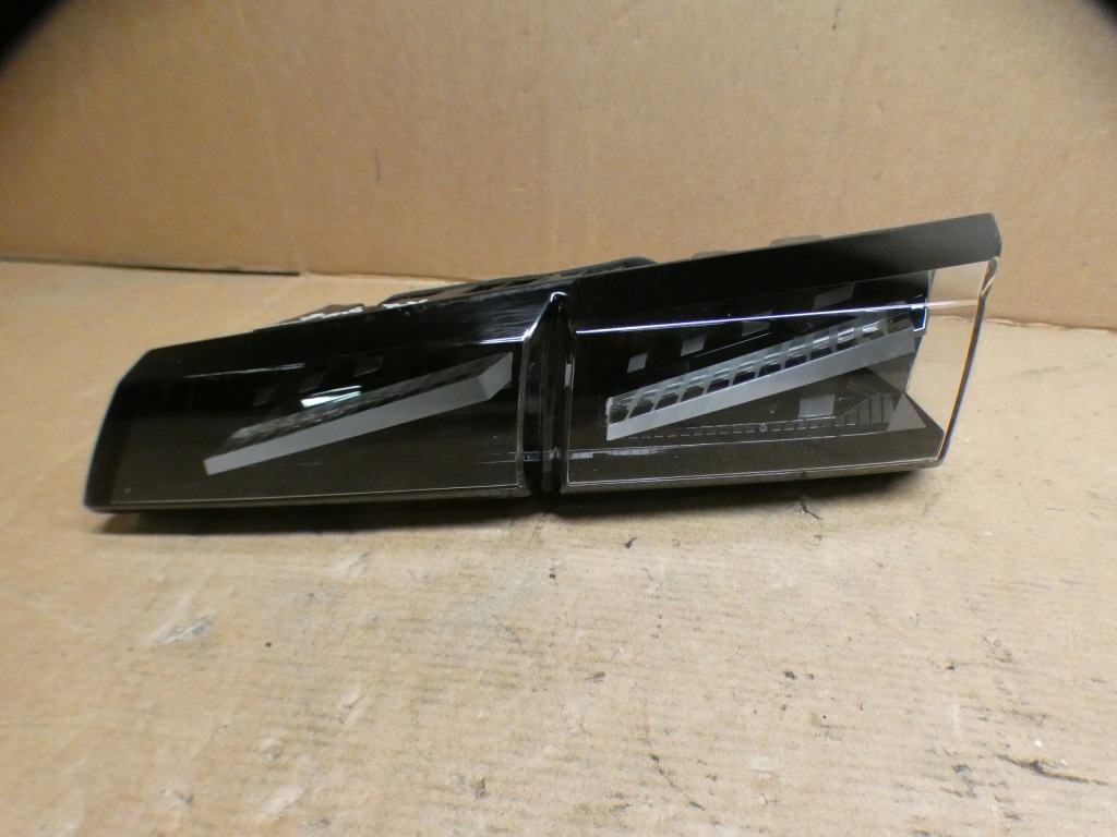 Peugeot 308 t10 3 лампа левый правый задний  9835300480 9836300380 Киев