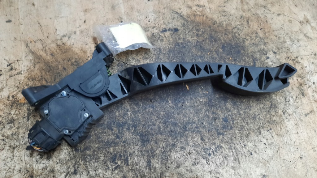 Купити Потенціометр газу alfa romeo 147 1.6b 04r