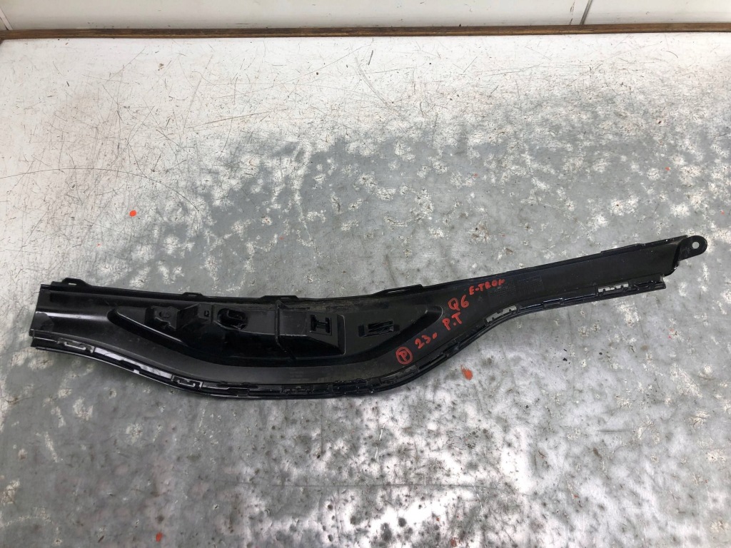 Лампа противотуманная бампера левый задняя audi q6 e-tron 85h853555 с Разборки