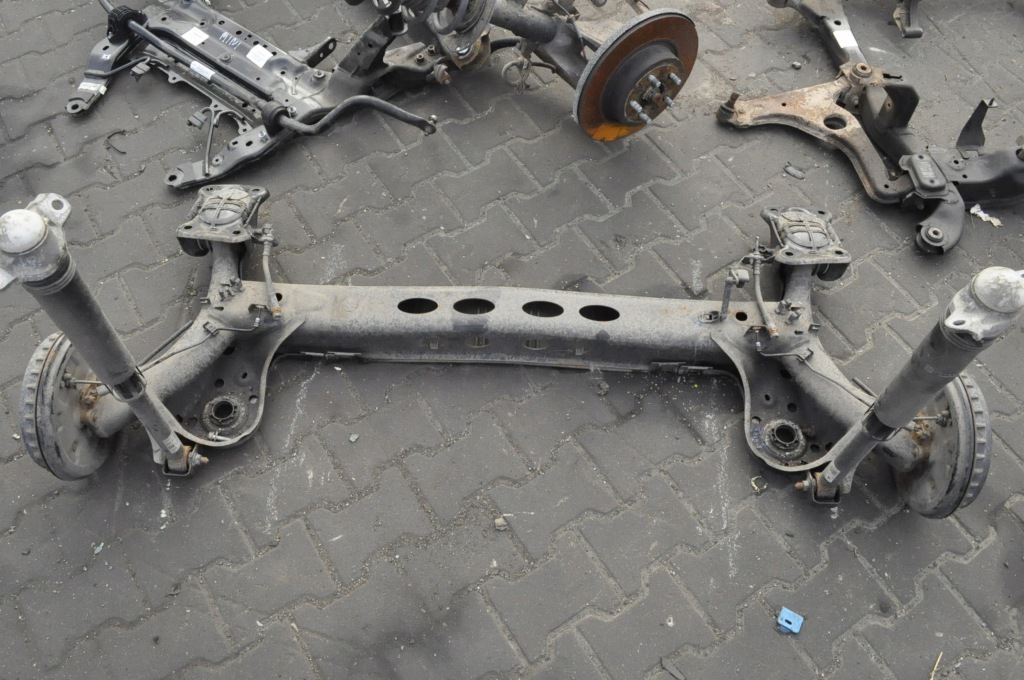 фото №1, Audi a1 ii 82a підвіска балка задня гальмівні барабани