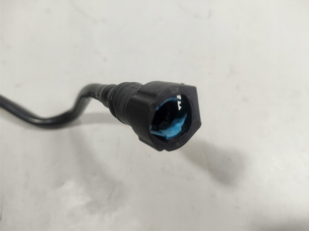 фото №4, Volvo v40 14r - трубка шланг патрубок пального