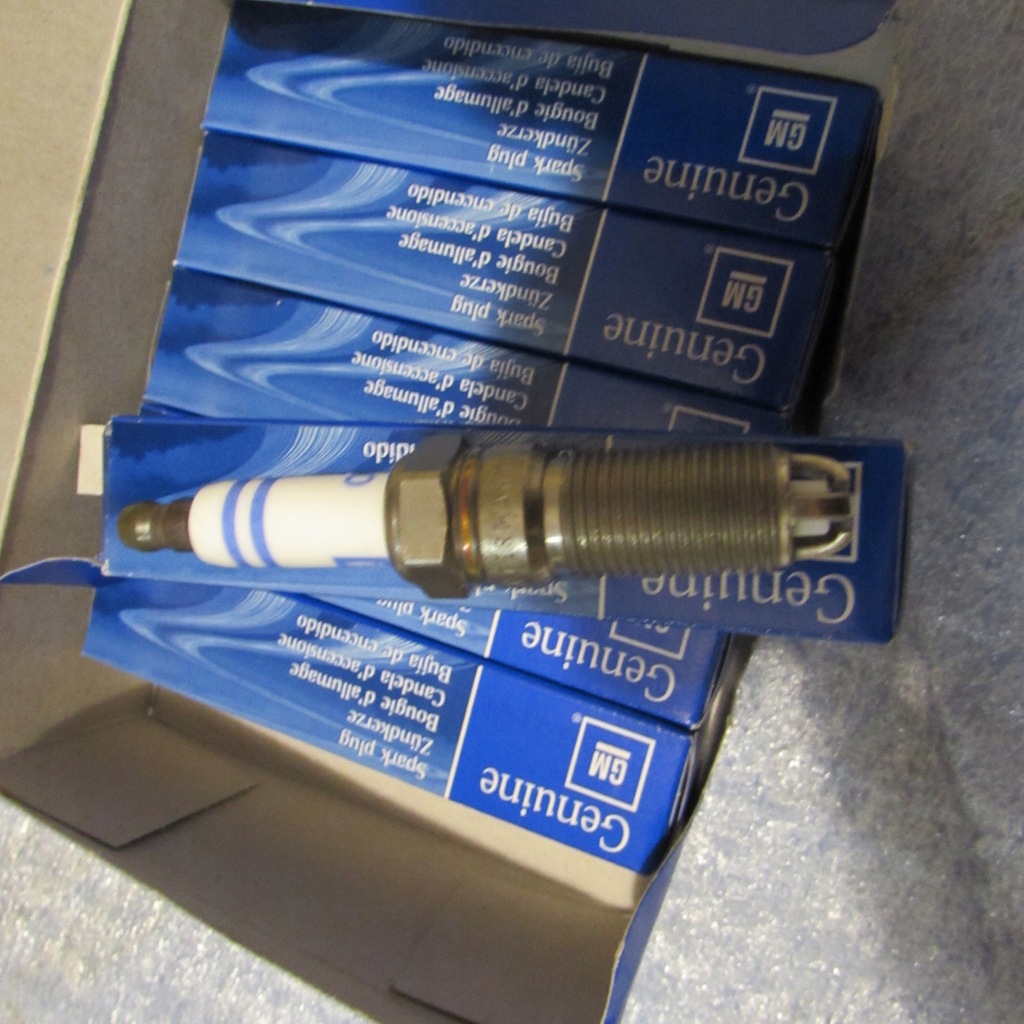 фото №1, Свеча зажигания opel 91990038