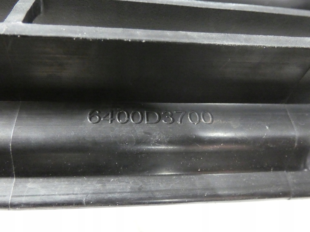 фото №8, Решётка бампера mitsubishi space star 2.087