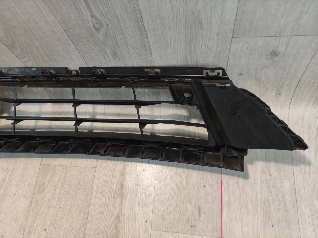 Купить Bmw 2 f45 рестайлинг  решётка средняя бампера перед 7460146