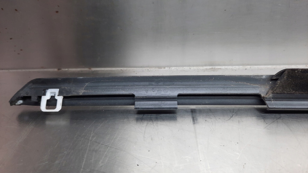 фото №7, Молдинг підвіконна двері правий перед volvo xc60 ii