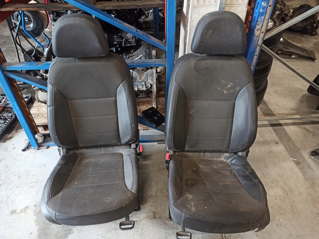 фото №1, Opel insignia комплект сидений левый правый перед + заднее сиденье задняя