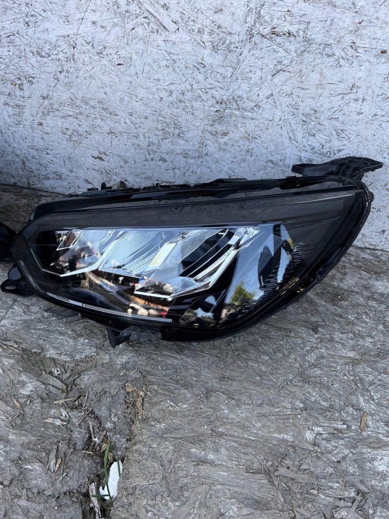 Peugeot 208 2008 90200109 фара правый  левая full led Оригинал