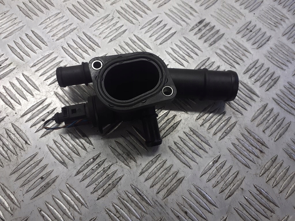 фото №1, Корпус термостата vw polo iv 1.4 tdi 038121132