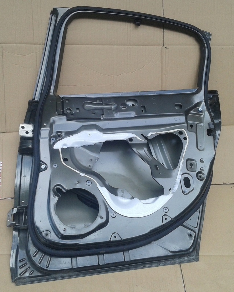 фото №8, Дверь правый задняя правое задние + оборудование citroen c5 iii x7 08-17 sedan kgmd