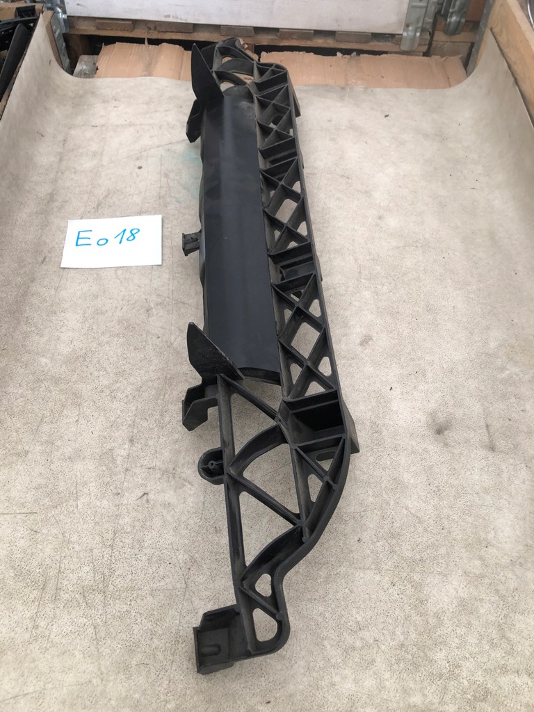 фото №1, Напрямна бампера audi q7 4l0807329