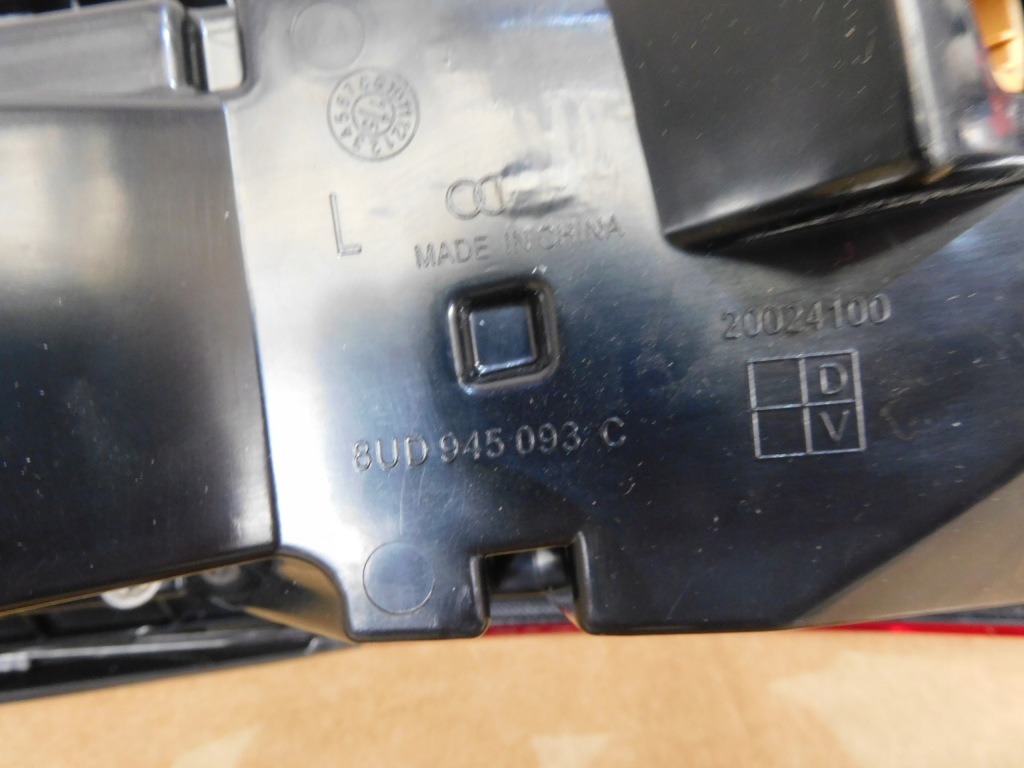 Audi q3 8u рестайлинг  фары задняя комплект правая левая новая  европа 8u0945093-94 Цена