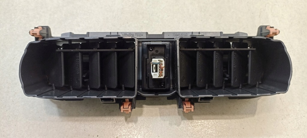 фото №10, Решётки обдув opel agila b 1.2 16v 73841-51k0