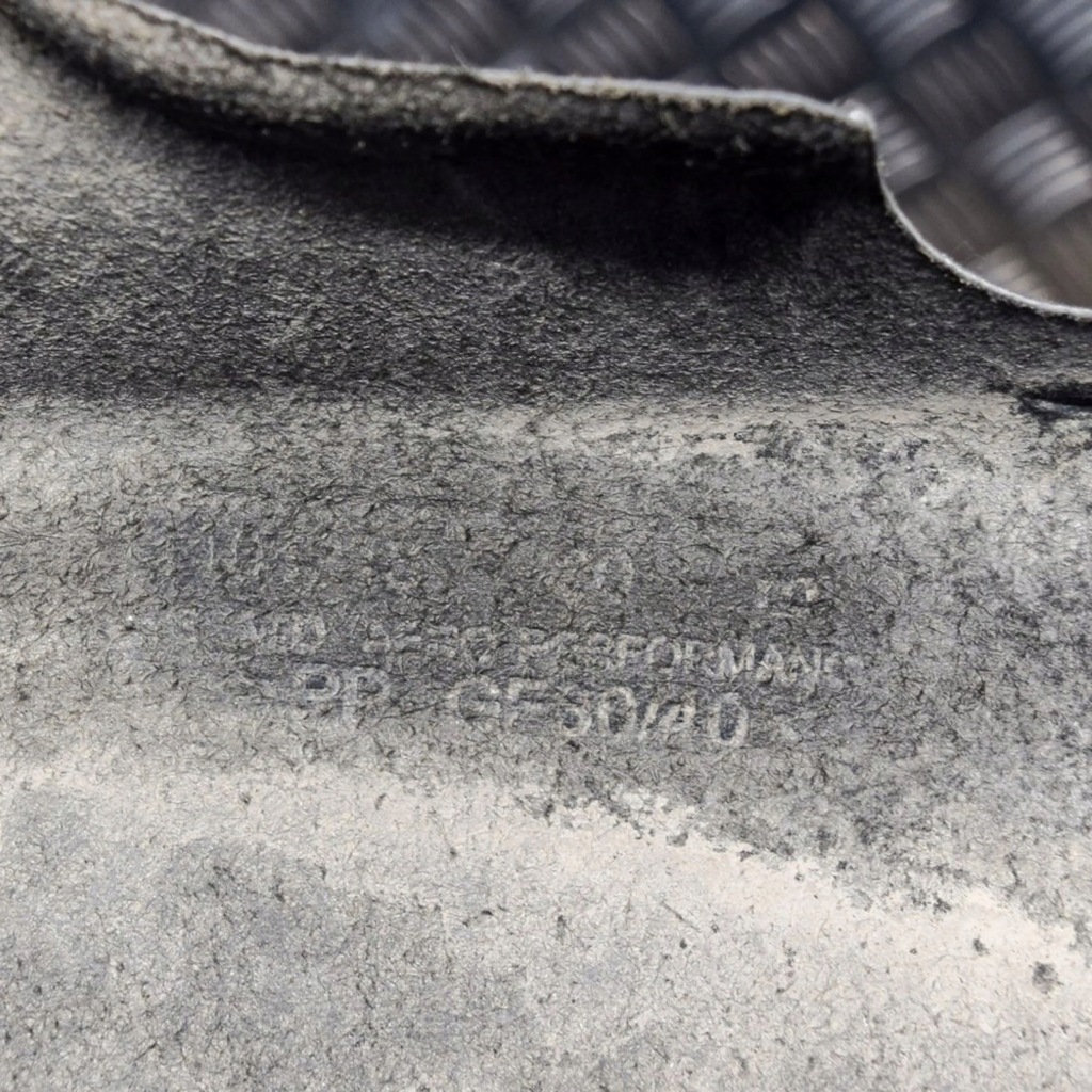 Tesla model 3 2018 накладка средняя подвеска Недорого