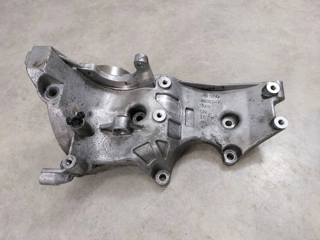 фото №5, Кронштейн двигуна генератора audi a4 b7 04-08 2.0 tfsi