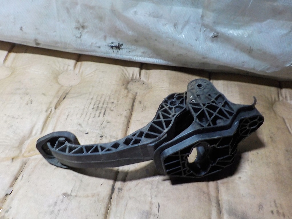 фото №2, Skoda rapid 1.6 tdi 2016r педаль сцепления 6c1721059