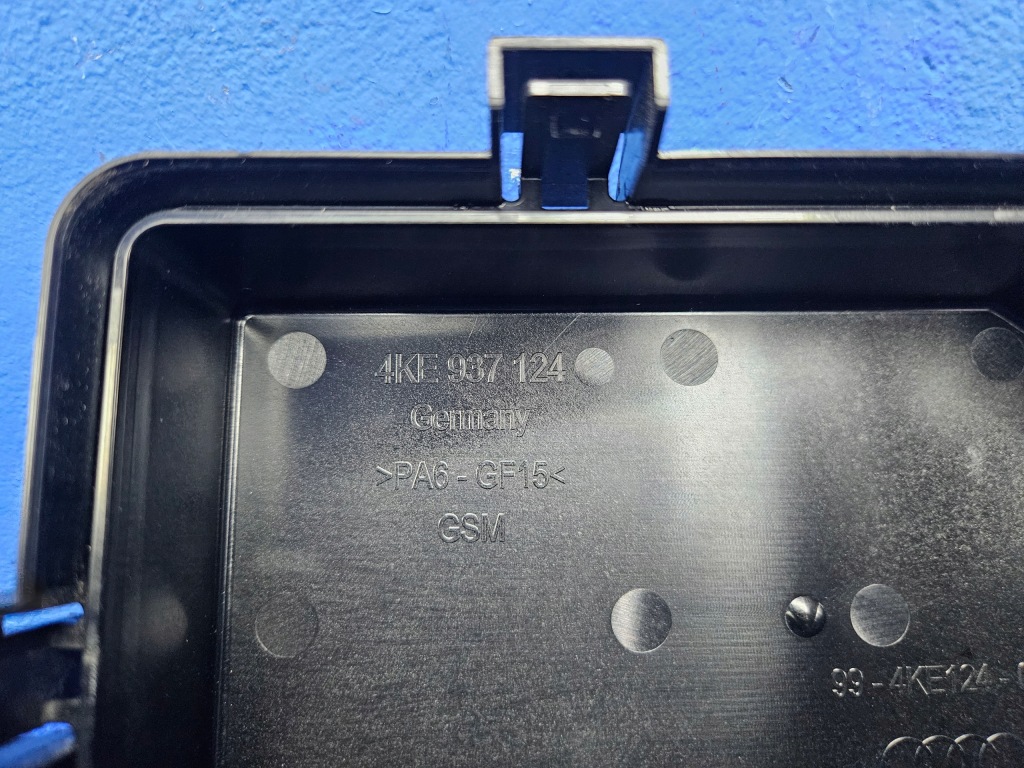Купити Audi e-tron коробка запобіжників 4ke937124