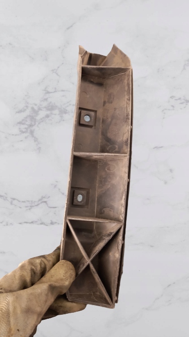 фото №2, Напрямна лівий задня volvo v40