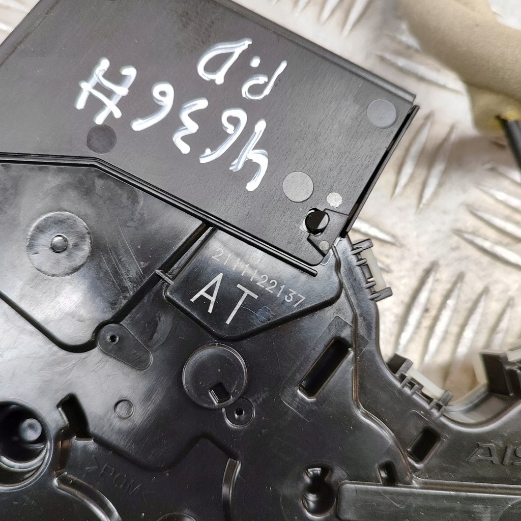 фото №7, Lexus rx 450h 2023 правая сторона замок дверь передних